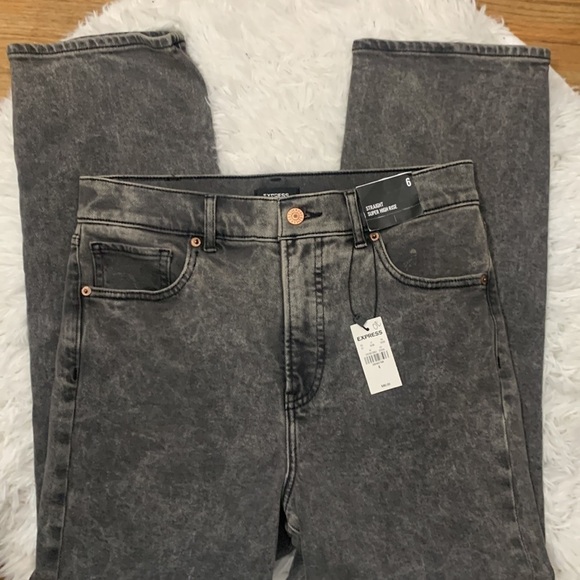 Express Super High Waisted Faded Black Cropped Straight Jeans- NWT - Picture 11 of 15